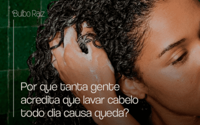 Por que tanta gente acredita que lavar cabelo todo dia causa queda?